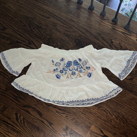 Xhilaration White Blouse with Blue Floral Embroidery Large - Picture 2 of 8